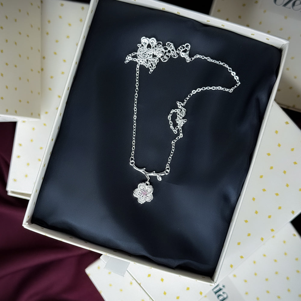 Branca | Korean Flower Pendant Necklace | Uzenia