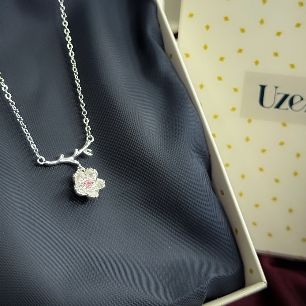 Branca | Korean Flower Pendant Necklace | Uzenia