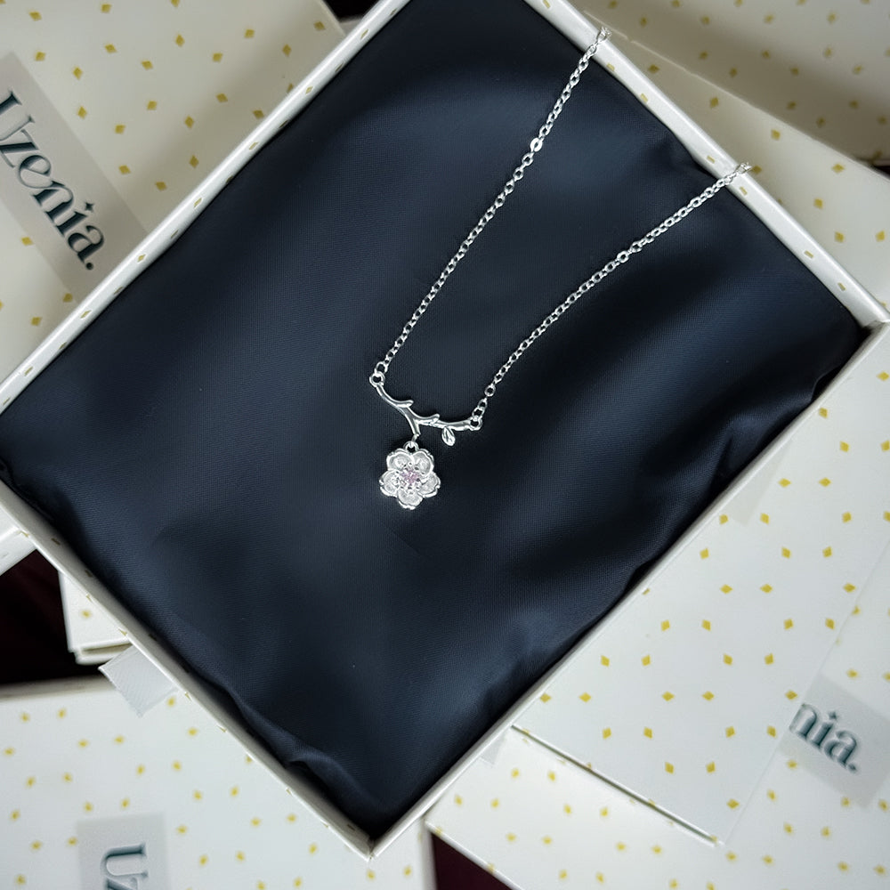 Branca | Korean Flower Pendant Necklace | Uzenia