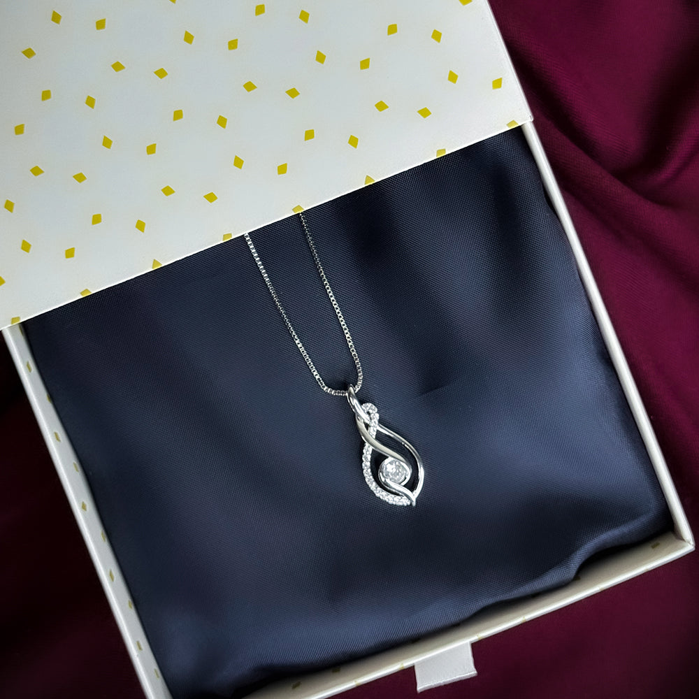 Noiré | Curve Pendant Necklace | Uzenia