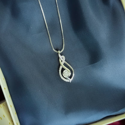 Noiré | Curve Pendant Necklace | Uzenia