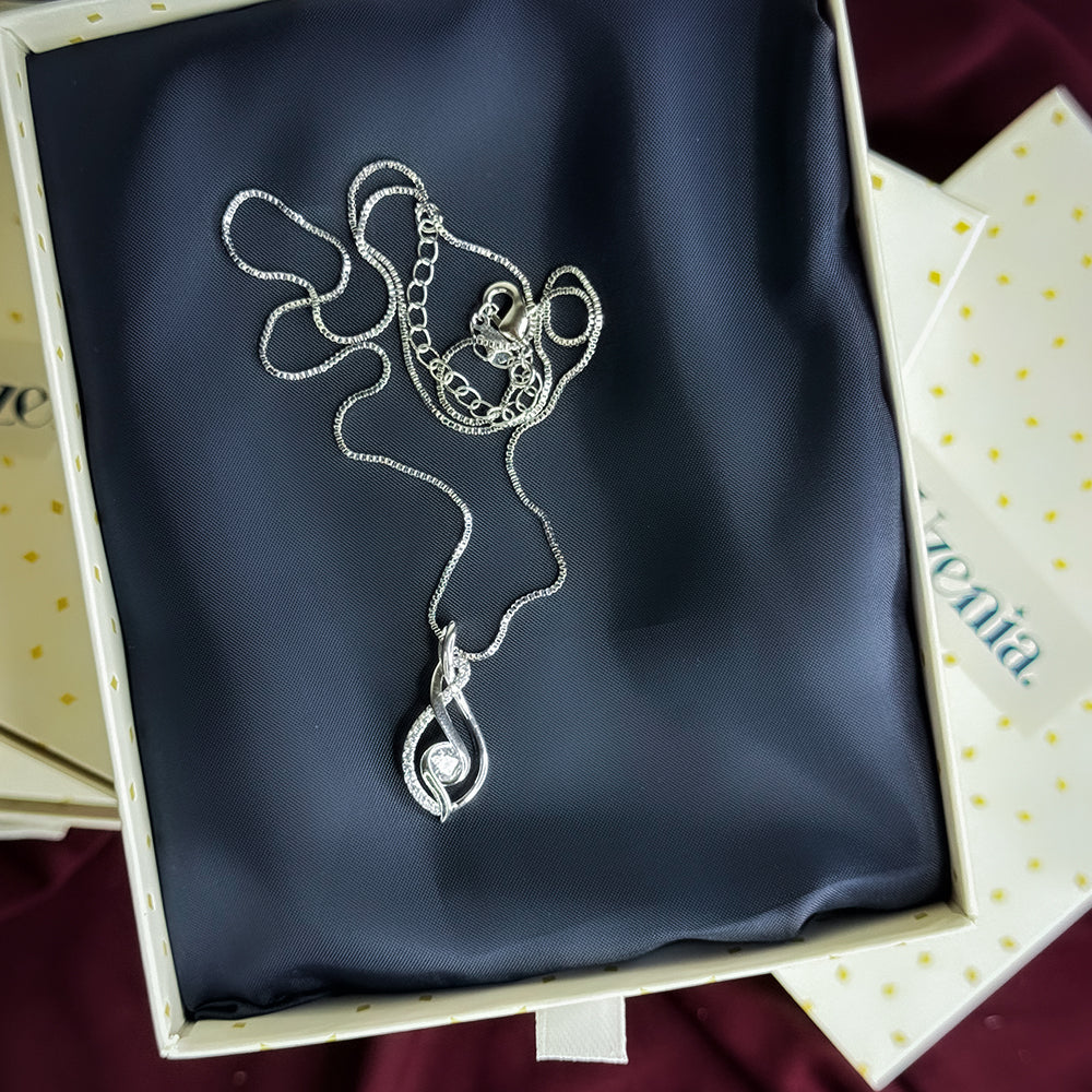 Noiré | Curve Pendant Necklace | Uzenia